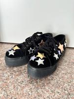 Superga Schuhe 39 samt Schwarz metallic Sterne Turnschuhe Sneaker Hessen - Eschborn Vorschau