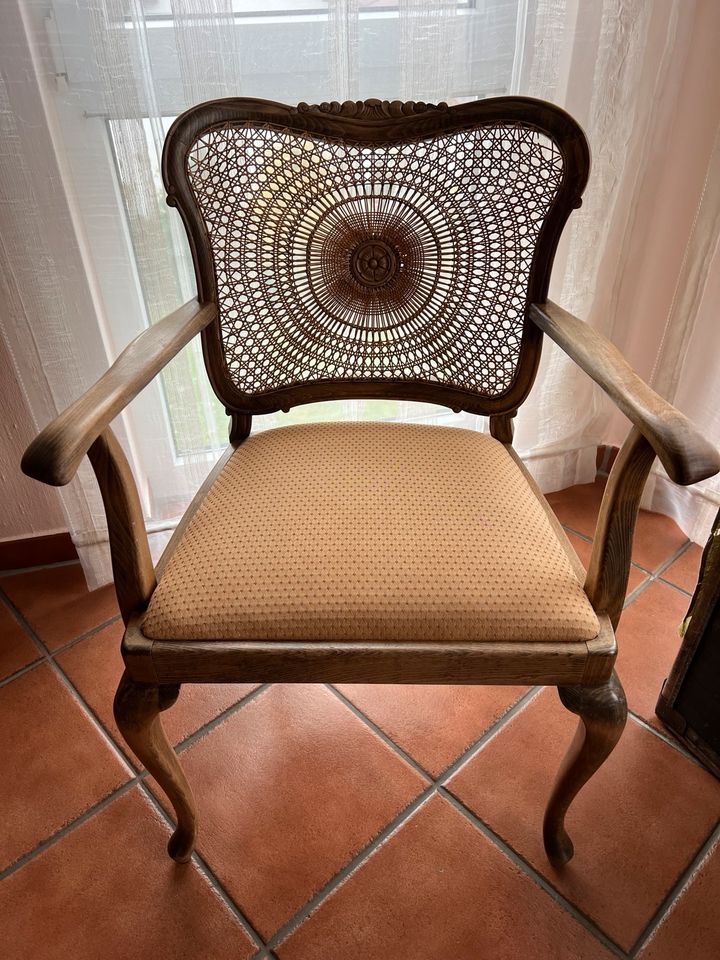 Chippendale Sessel mit defektem Sonnengeflecht in Bad Zwesten