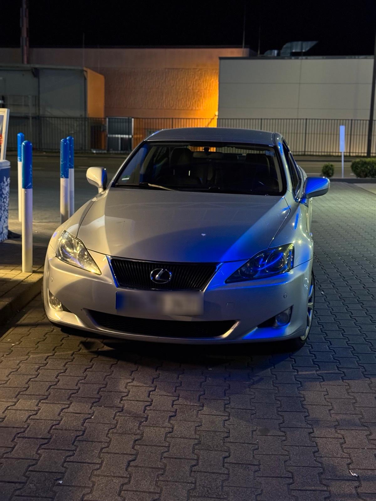 Abbildung des Autos Lexus Is 220d