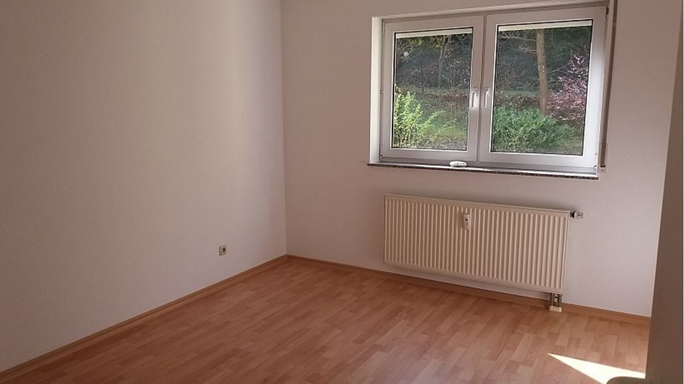 Helle Wohnung mit überdachtem Balkon, Tiefgarage und Gäste-WC in Saarbrücken