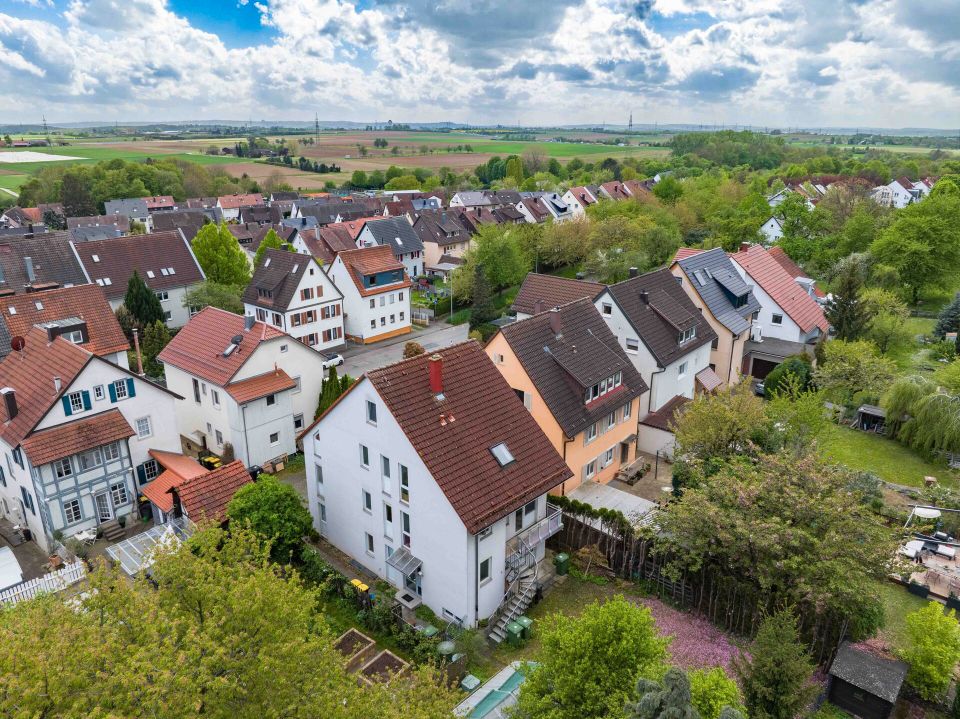 Gemütlicher Wohnkomfort | 3-Zimmer-Maisonette-Wohnung in LB Pflugfelden | Stellplatz | EBK | Balkon in Ludwigsburg