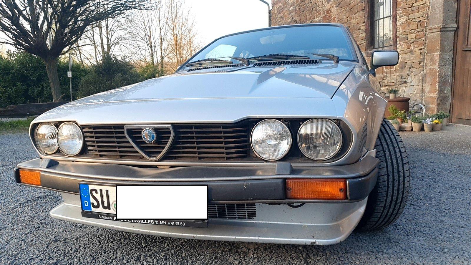 Abbildung des Autos Alfa Romeo GTV 6 mit 3 L…