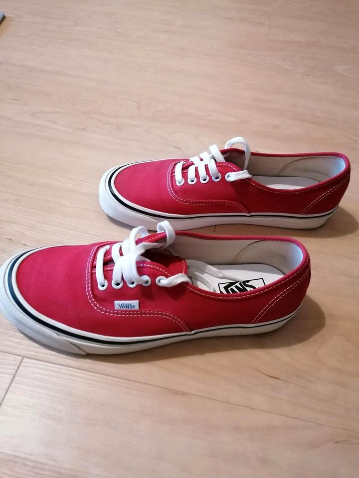 Vans Schuhe Gr. 43 rot neuwertig in Freisen