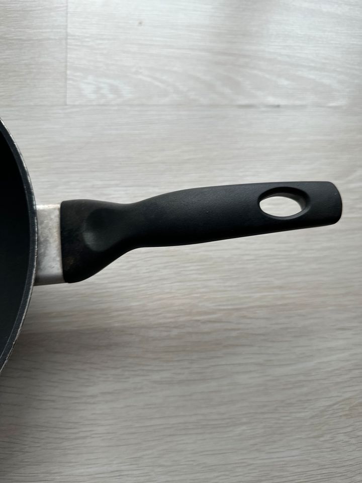 WMF Wok Pfanne Schwarz 28cm Durchmesser in Düsseldorf - Friedrichstadt |  eBay Kleinanzeigen ist jetzt Kleinanzeigen