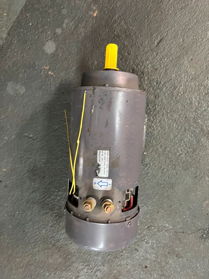 Drehstrommotor 75A 2200 1/min 1,5KW 24v DC in Espenau