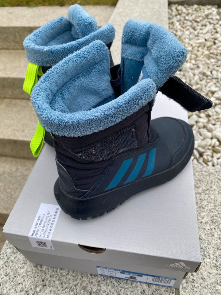 Adidas Winterboots / Stiefel „Winterplay C“ Größe 30 in Oelsnitz / Vogtland