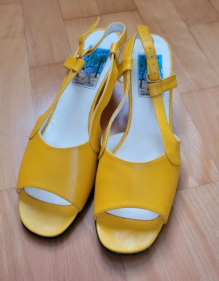 5 paar Vintage Sandalen, Slipper, Pumps | Größe 42,5 in Hattersheim am Main