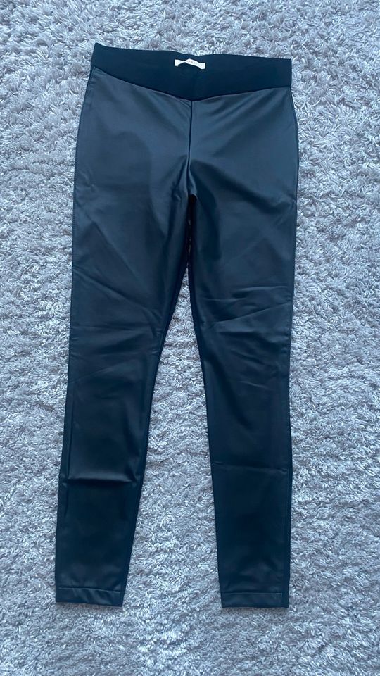 Esprit Kunstleder Leggings Hose Gr.38 neu schwarz in Gotha