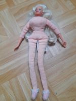 Mattel Barbie mit Weichkörper und Hausschuhen Hessen - Weiterstadt Vorschau