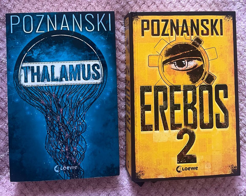 Verschiedene Bücher von Ursula Poznanski in Riegelsberg