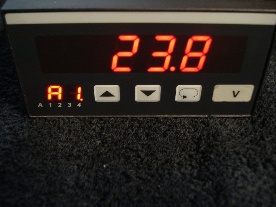 digitales Voltmeter V9648 programmierbar in Schwerin