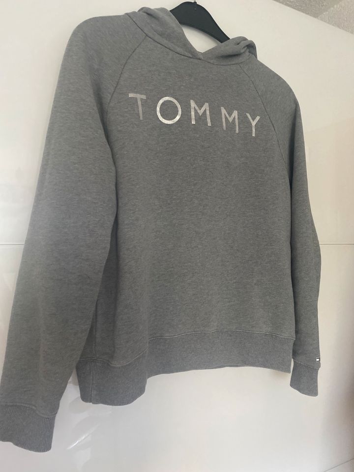 Tommy Hilfiger Pullover S sehr gut in Sindelfingen