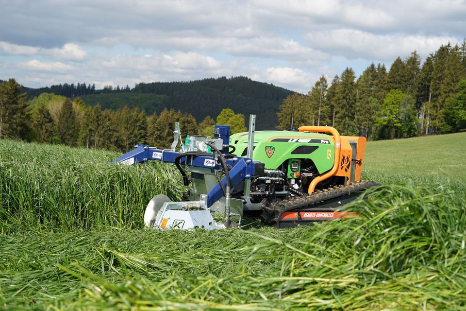 MDB LV400 PRO X Mähraupe /Funkraupe mit Doppelmesser Frontmähwerk in Schmallenberg