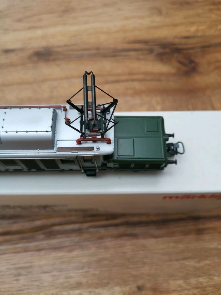 MÄRKLIN HO 3322 BR 194 der DB - Neu - OVP in Kleve