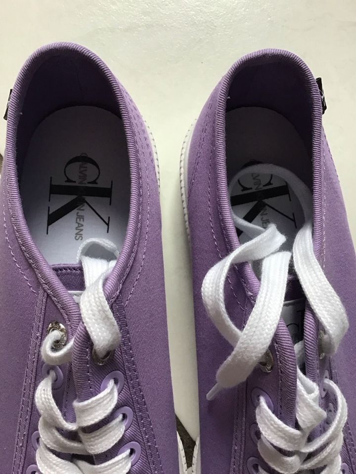 NEU Calvin Klein Sneaker Gr. 38 lila in Hochheim am Main