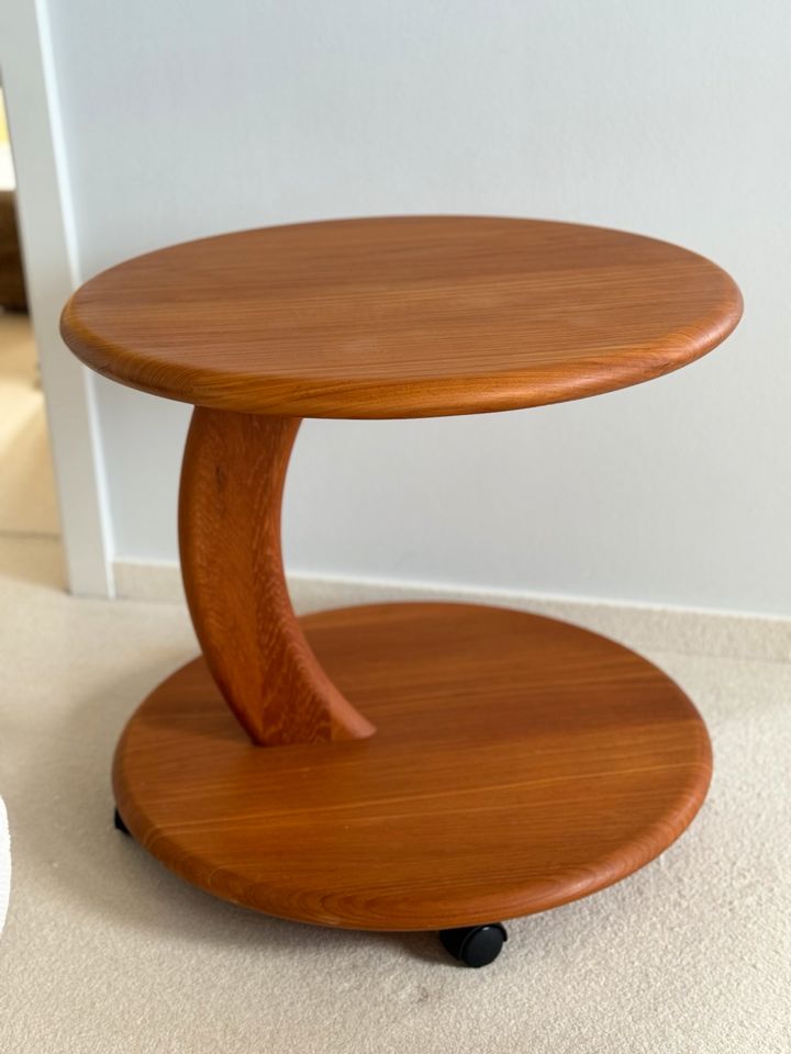 Teak (massiv) Beistelltisch auf Rollen, Danish Design, 60er/70er in Bargteheide