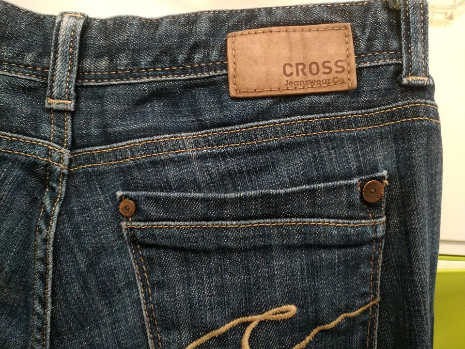 Jeans von Cross in 30/32 in Berlin