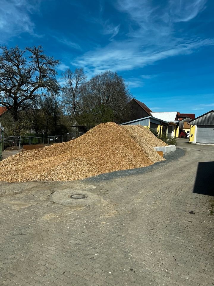 Hackschnitzel G30 Gartenbau Hackgut Biomasse in Weismain