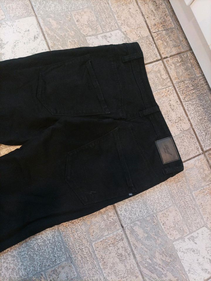 Herren Hose Gr W32 / L34 in Oerlinghausen