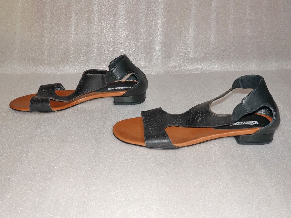 Sandalen DONNA PIU schwarz Leder 39 neuwertig Versand in Bremen