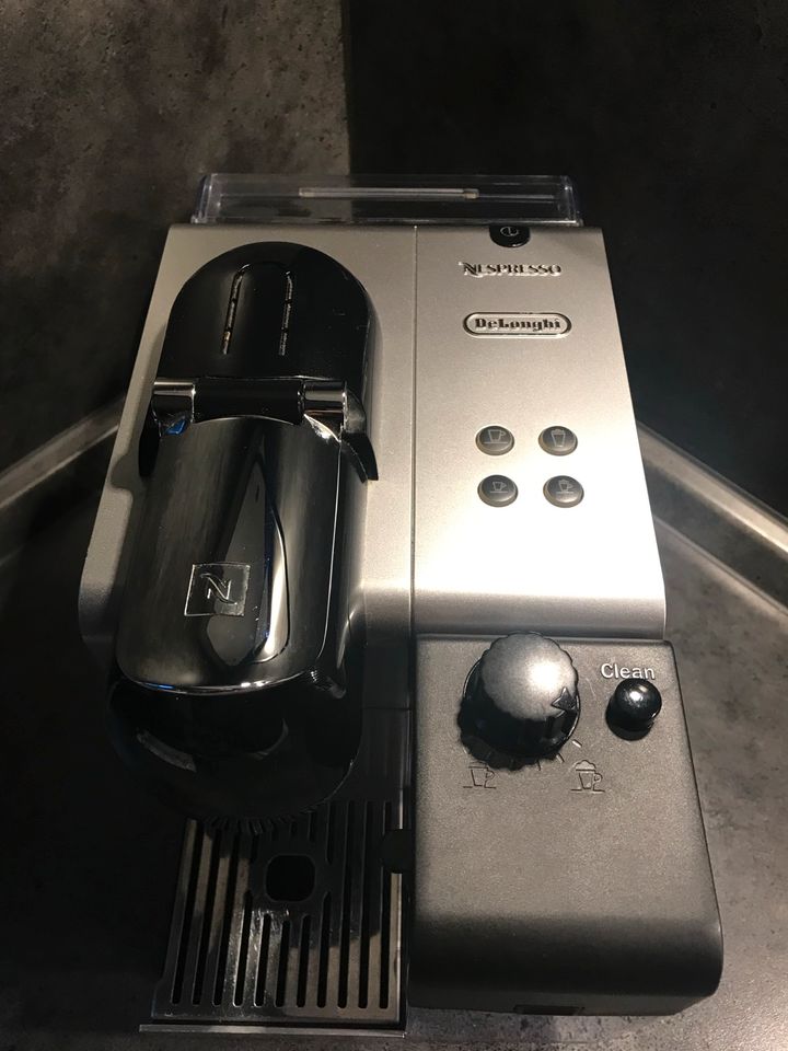 Kaffeemaschine DeLonghi in Duisburg