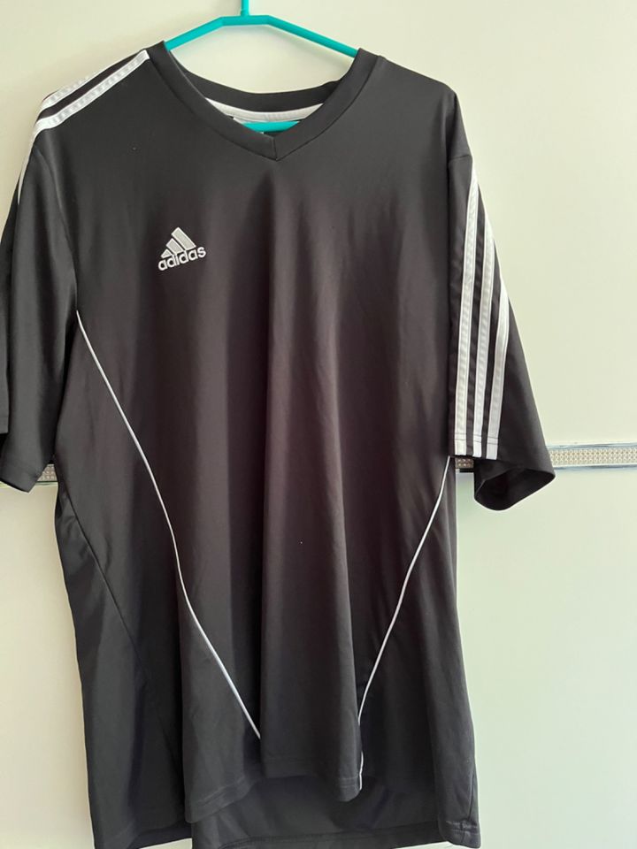 Adidas Funktionsshirt XXL in Melbeck