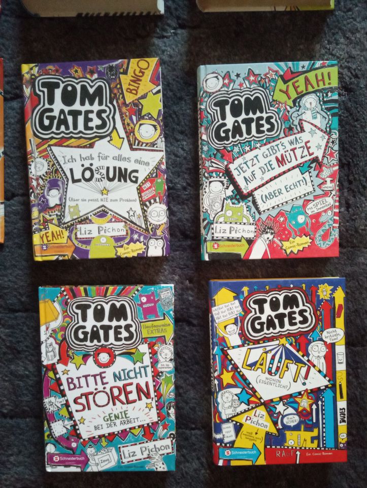 Neuwertige Gebundene Ausgabe Tom Gates  9 Bücher Hardcover in Marsberg