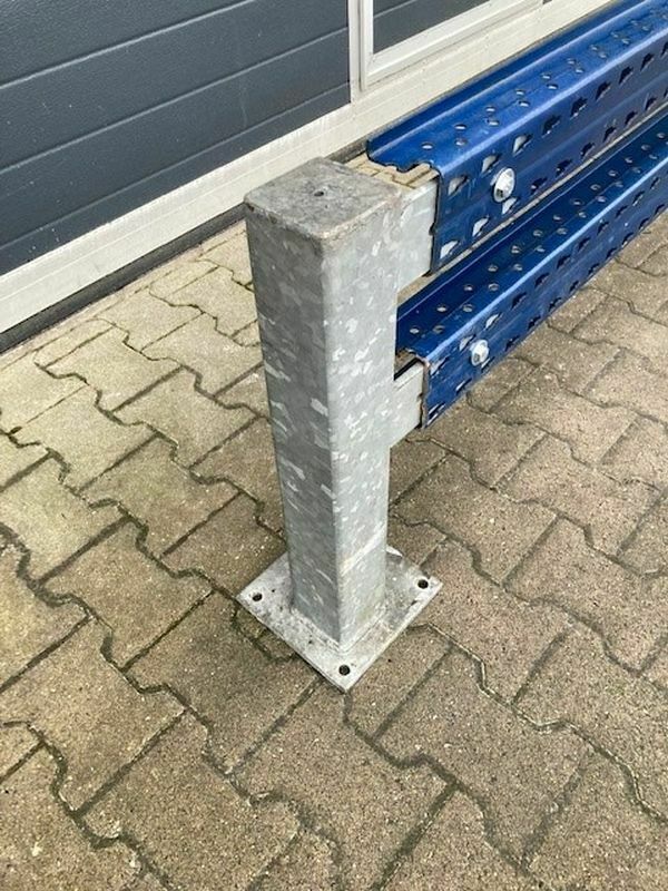 Anfahrschutzleitplanke Regal Schutzplanke lichte Weite 2.400 mm in Hesel