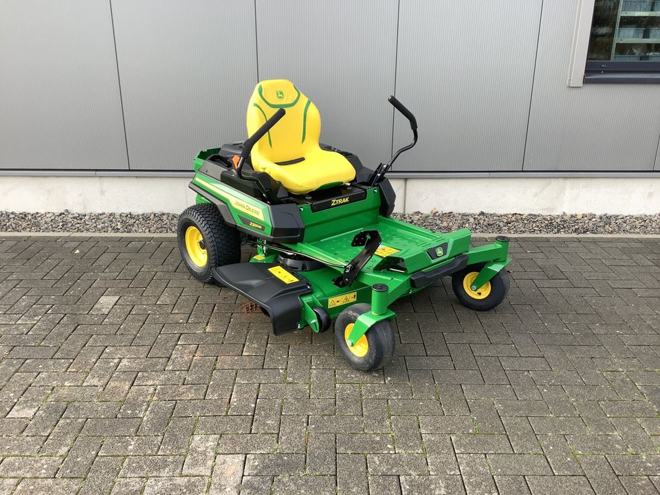 John Deere Z320M Null-Wenderadius-Mäher in Dorsten