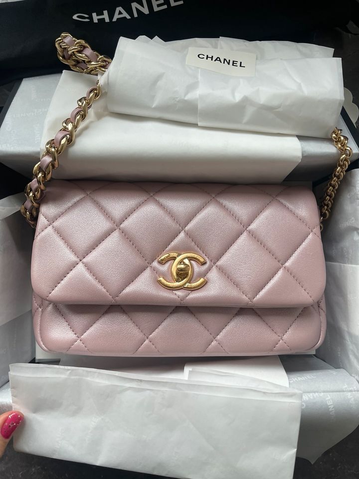 Chanel Pattentasche Neu limitiertes Modell Crossbody in Berlin