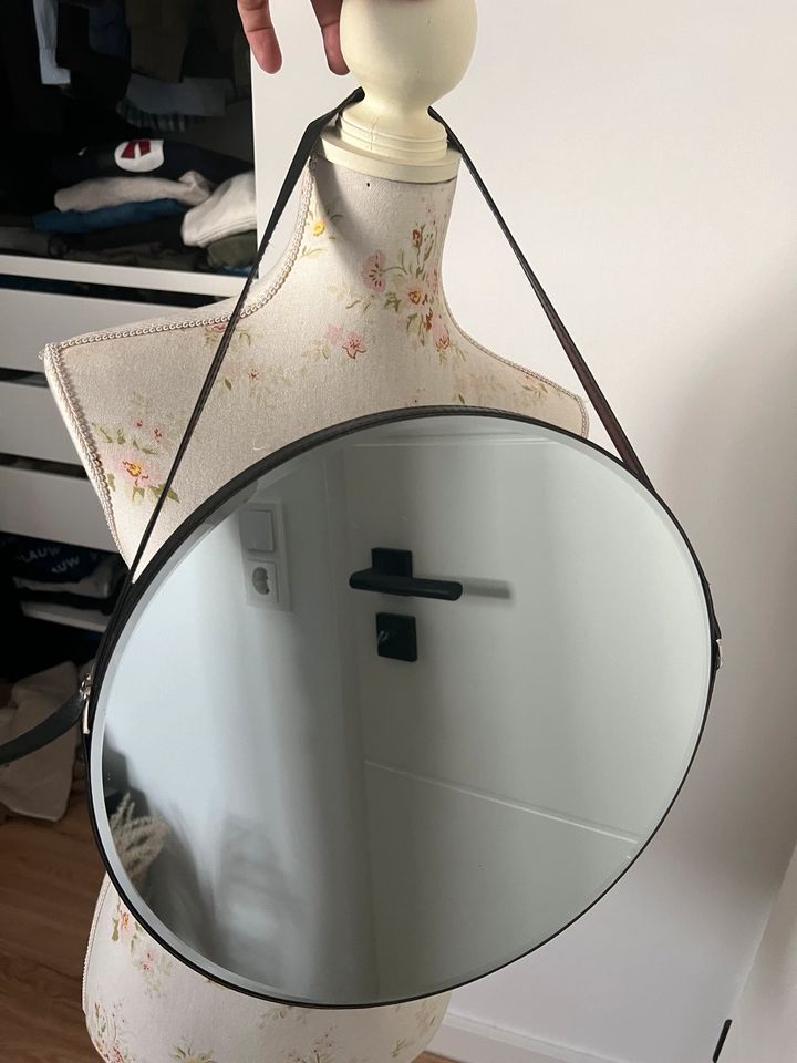 Spiegel rund in Egeln