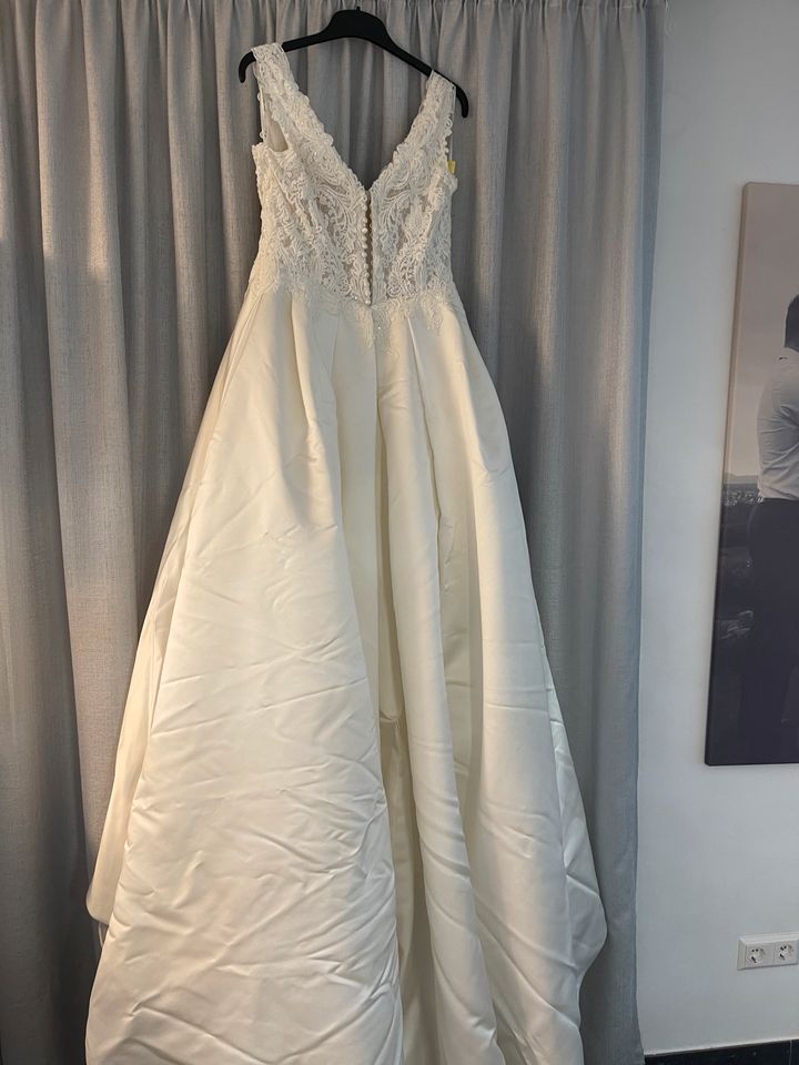 Hochzeitskleid weiß in Neckartailfingen