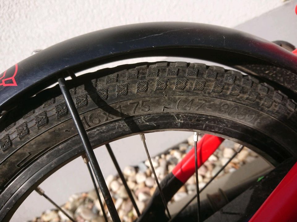 Kinderfahrrad 16 Zoll rot schwarz in Merseburg