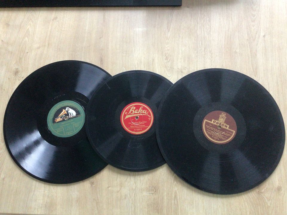 28 Schellackplatten für Grammophon in Babenhausen