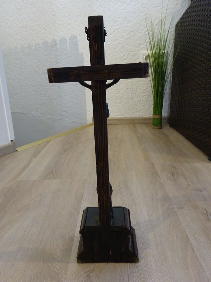 Standkreuz/Tischkreuz mit Maria, sehr alt in Obertraubling