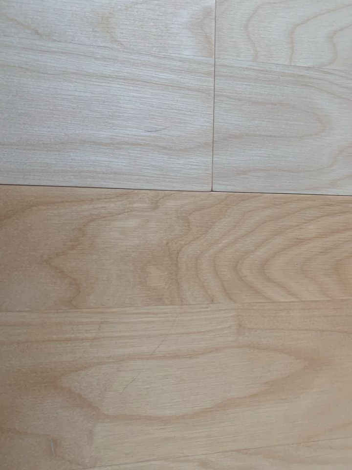 Esstisch aus Holz (massives Echtholz, kein Furnier) in Lich
