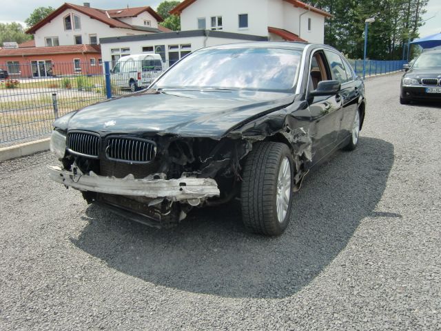 Ersatzteile / schlachten BMW E65,  745i L, LagrNr. 432 in Edertal