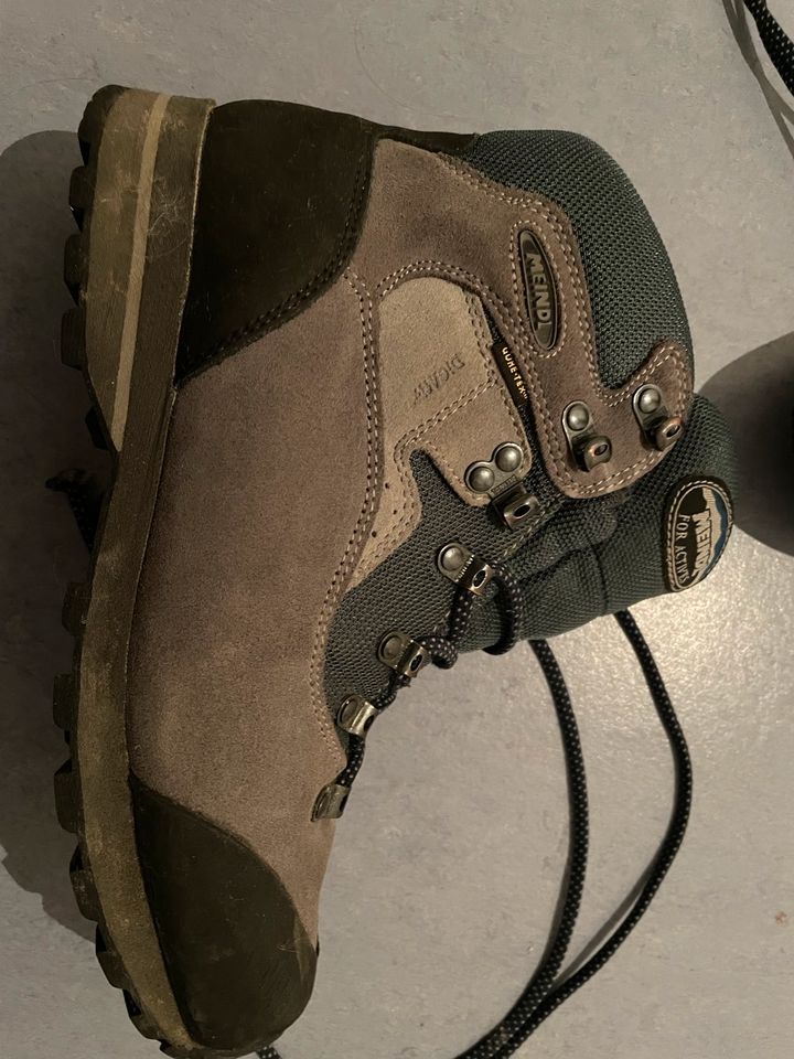 Meindl Wanderschuhe mit Vibram Sohle, 40 in Mühltal 