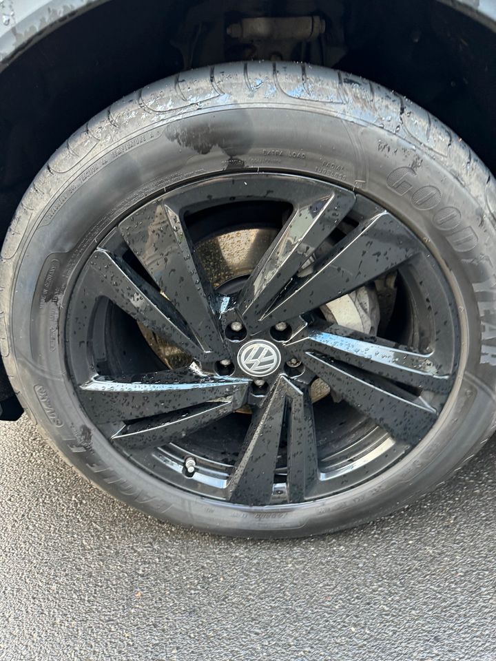VW Touareg 6/2018 in Daaden
