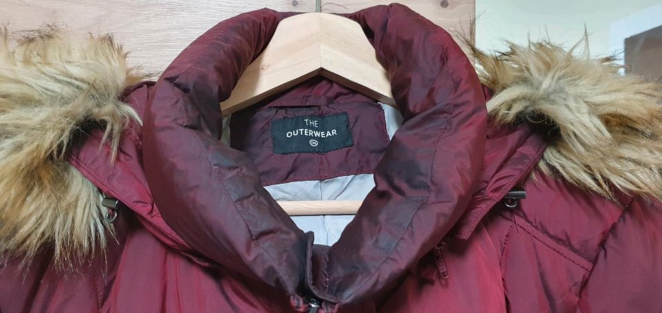 Winterjacke Damen Gr. 50 weinrot schimmernd mit Kapuze in Ismaning