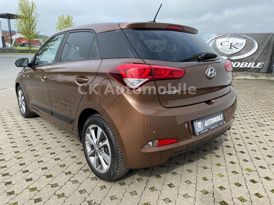 Hyundai i20 Style/Automatik/Leder/PDC/LED/Pano/Klimaauto in Solms