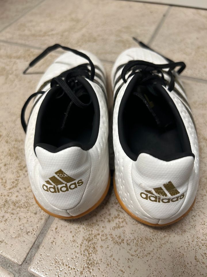 Adidas Fußball Hallenschuhe Größe 36 in Hannover