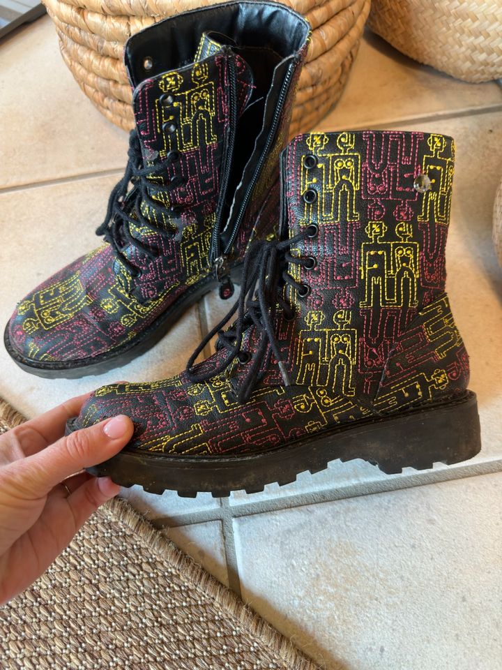 Stiefel Desigual in Waldbröl