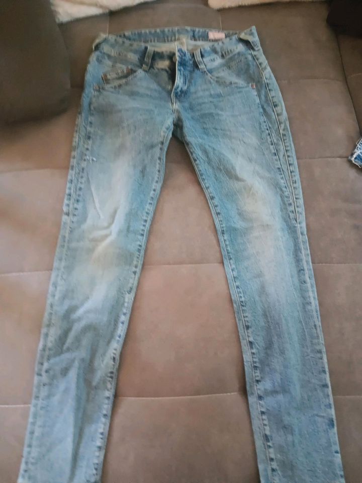 Herrlicher Jeans gila slim 31/32 in Bielefeld