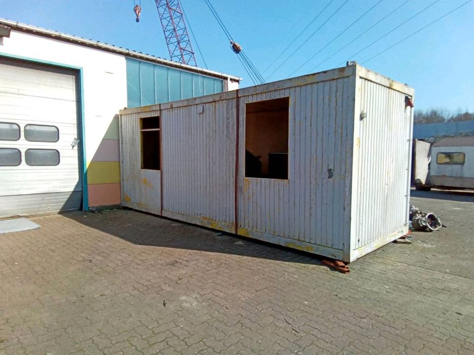 Container, im Ausbau befindlich in Bremerhaven