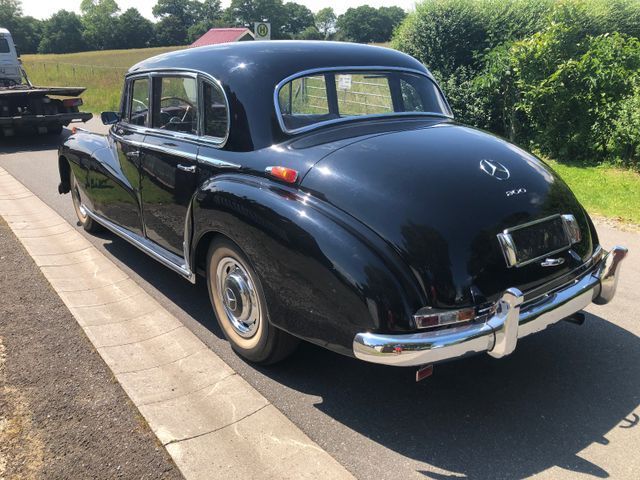 Mercedes-Benz 300 300c Adenauer in Bösdorf