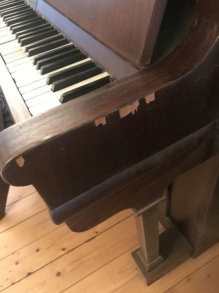 Klavier Gebrüder Hug antik in Hemslingen