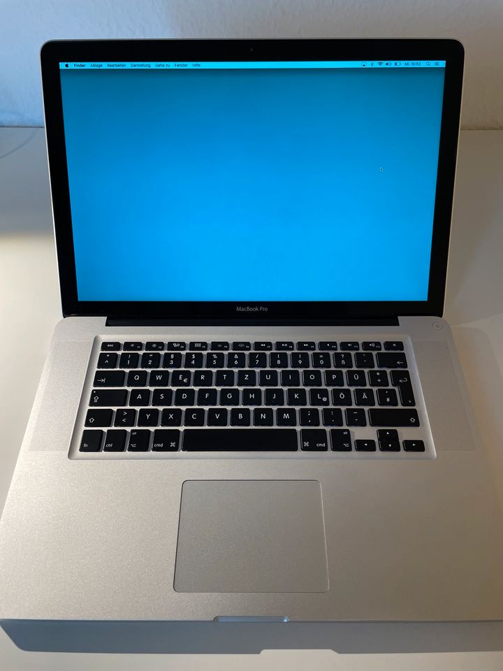 Apple MacBook Pro 15 Zoll in Bad Driburg