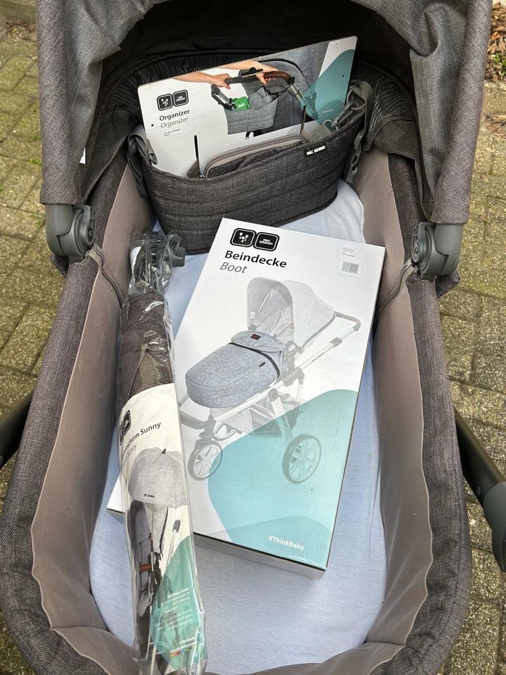 ABC Kinderwagen mit Zubehör in Offenburg