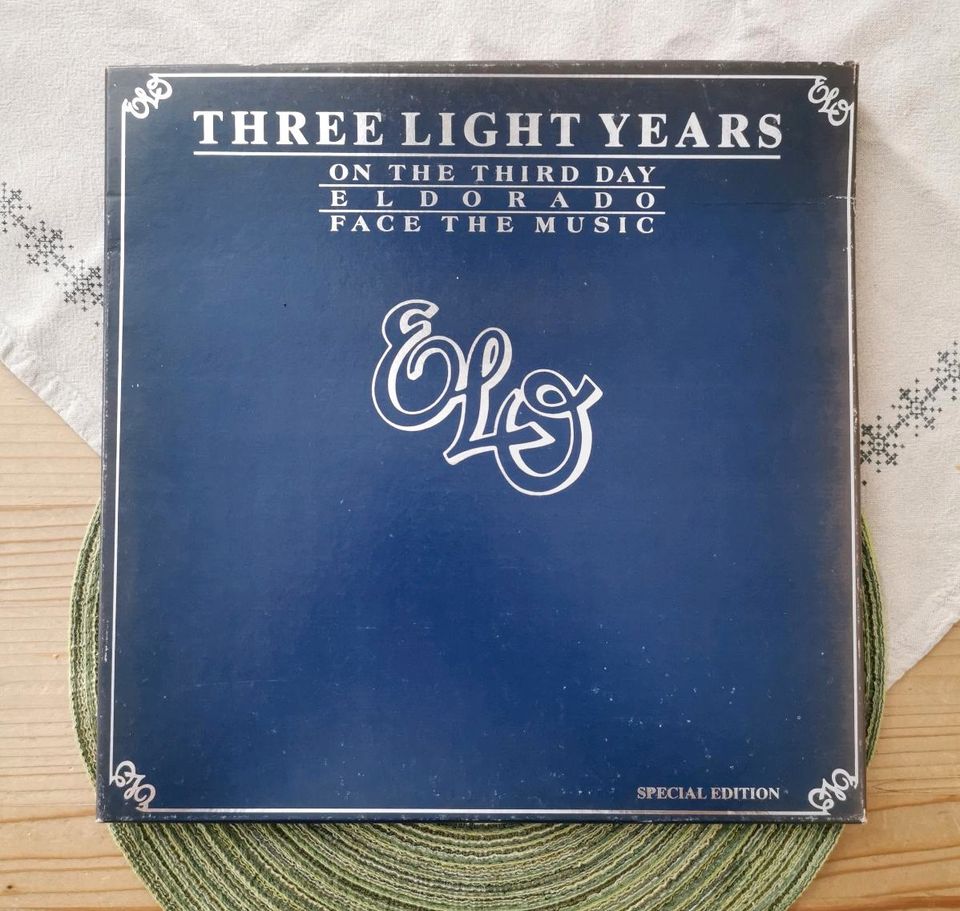 Lp vinyl Three Light Years ELO in Waal